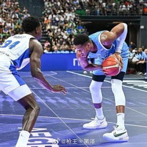 B体育下载-詹姆斯三队夺冠显懂球天赋，字母哥指定利拉德却难适配|吉安尼斯·安特托孔波|达米安·利拉德|达米安-利拉德|体育赛事讨论|迈阿密热火队_新浪新闻