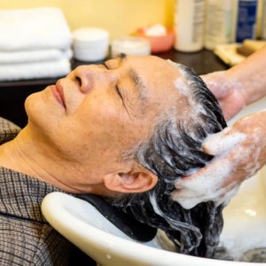 B体育便捷服务-洗头可能影响寿命？医生提醒：60岁以后，牢记洗头“5不要”